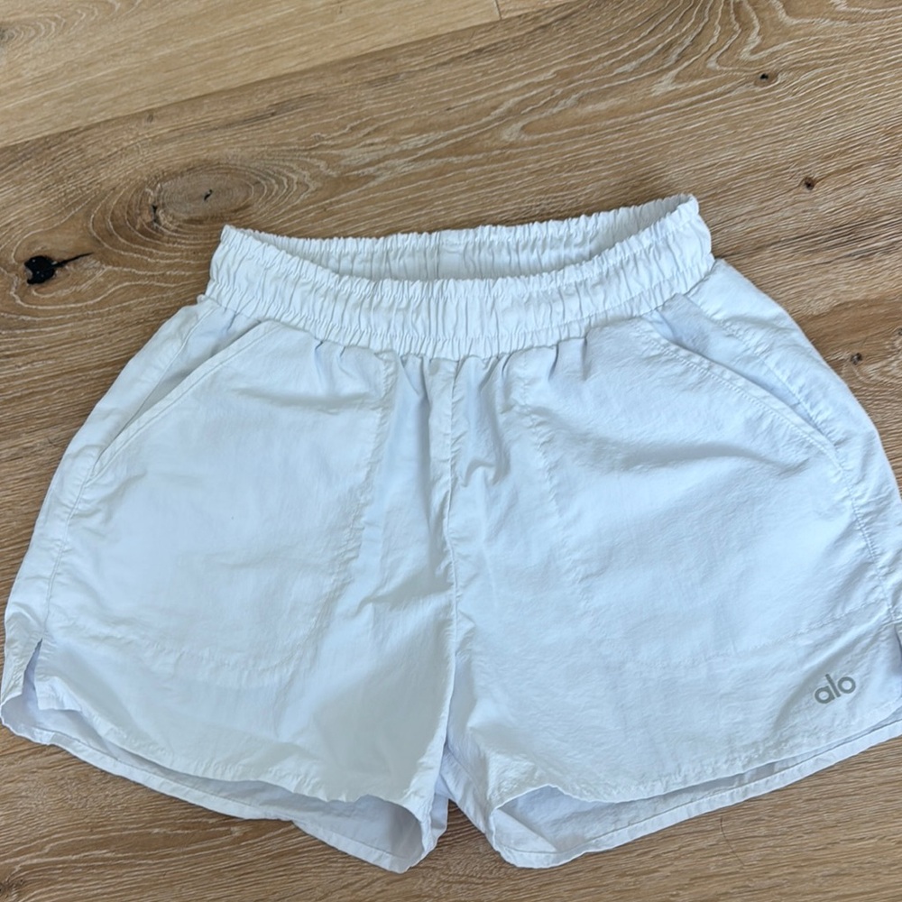 ALO Yoga White Athletic Shorts Lightweight Elastic Waist